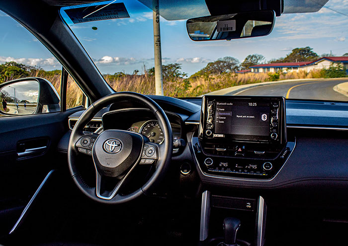 toyota corolla cross diseño interior tablero