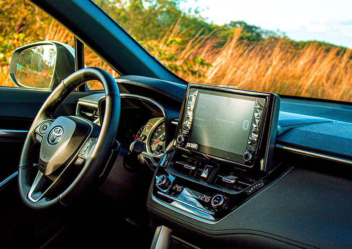 toyota corolla cross diseño interior volante
