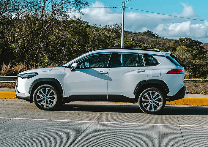 toyota corolla cross exterior lateral