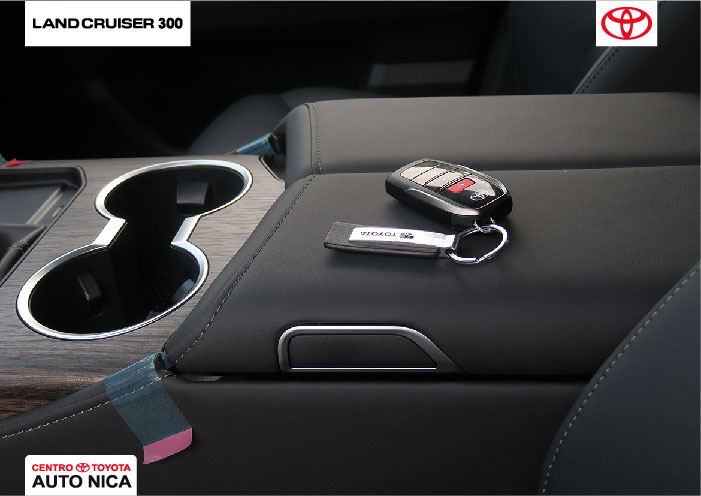 toyota Land Cruiser 300 interior, portavasos