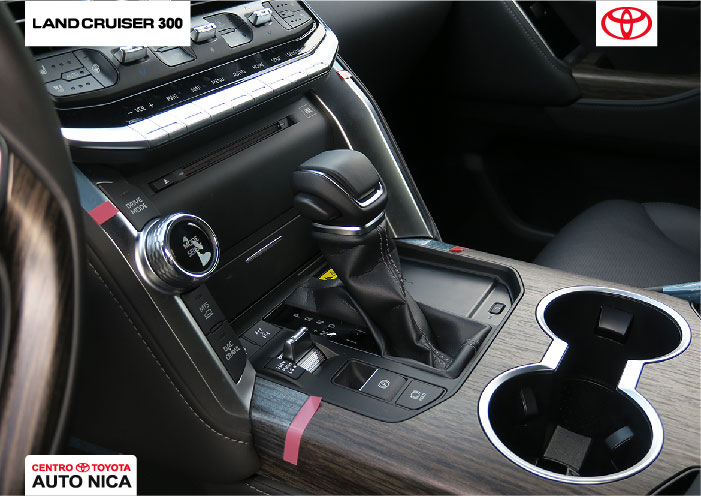 toyota Land Cruiser 300 interior, portavasos delanteros