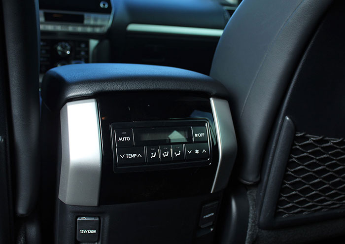 toyota Land Cruiser Prado interior consola trasera aire acondicionado