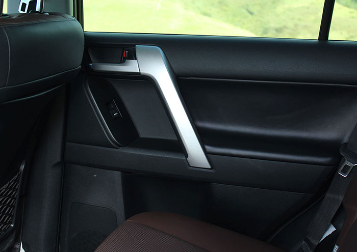 toyota Land Cruiser Prado interior detalles