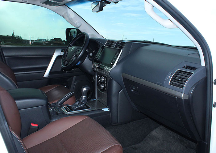 toyota Land Cruiser Prado interior parte delantera