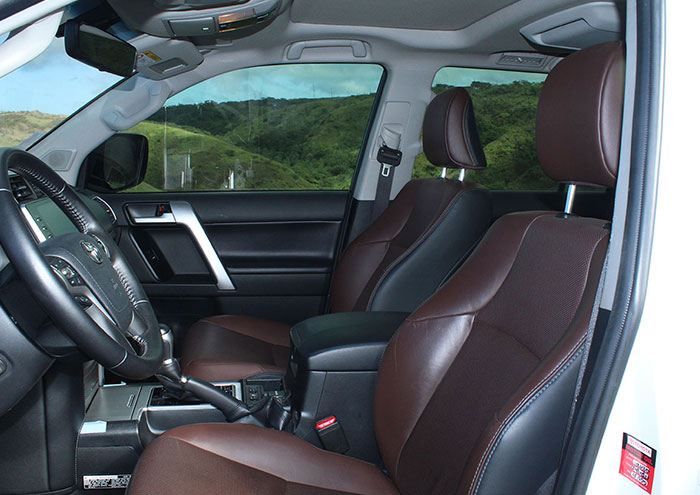 toyota Land Cruiser Prado interior parte frontal