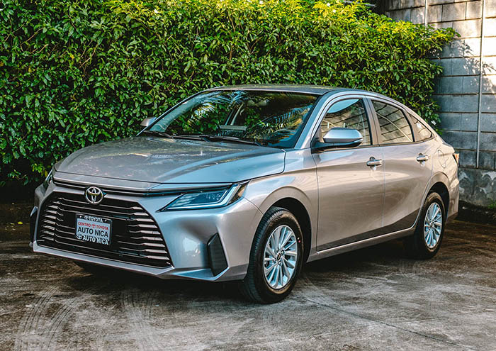 Toyota Yaris Sedán Exterior 2