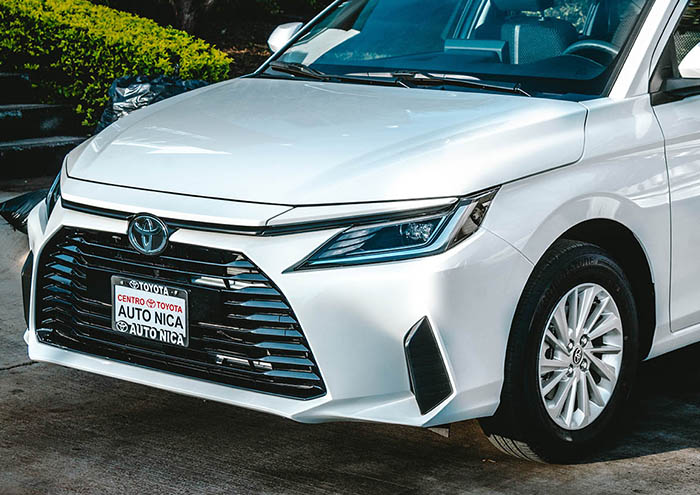 Toyota Yaris Sedán Exterior 4