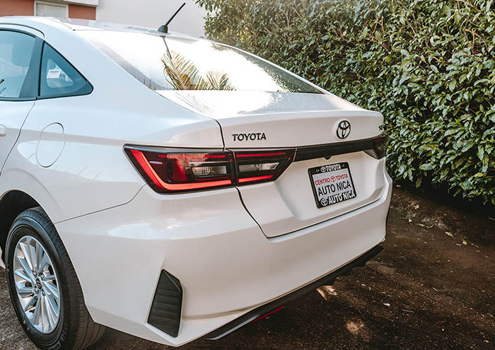 Toyota Yaris Sedán Exterior 5