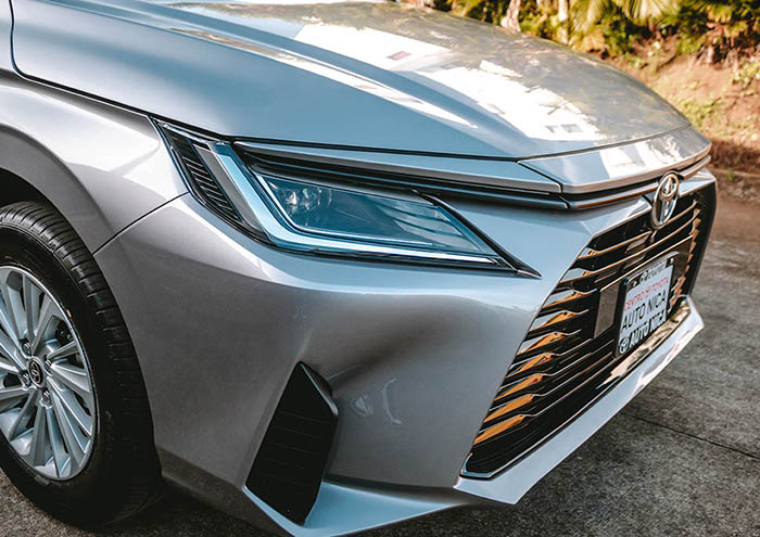 Toyota Yaris Sedán Exterior 6