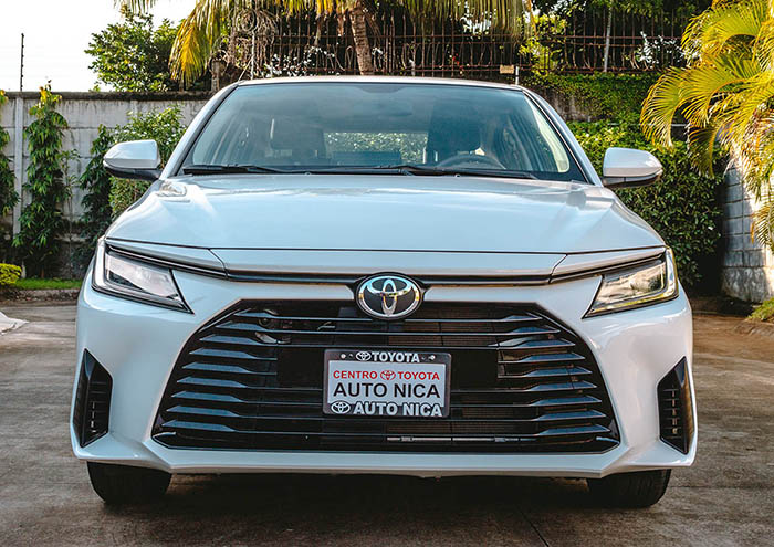 Toyota Yaris Sedán Exterior 7